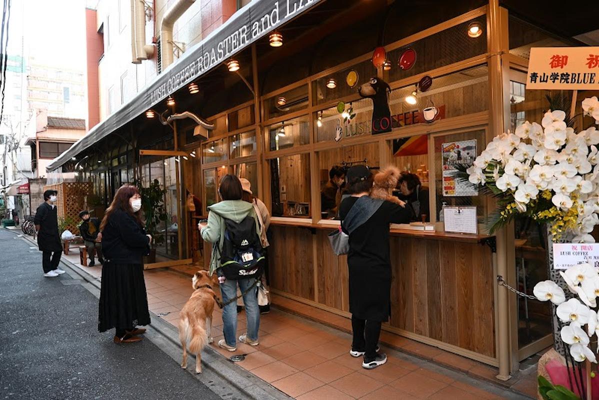 분위기 있는 기타센주 러시 커피 로스터 앤 랩토리