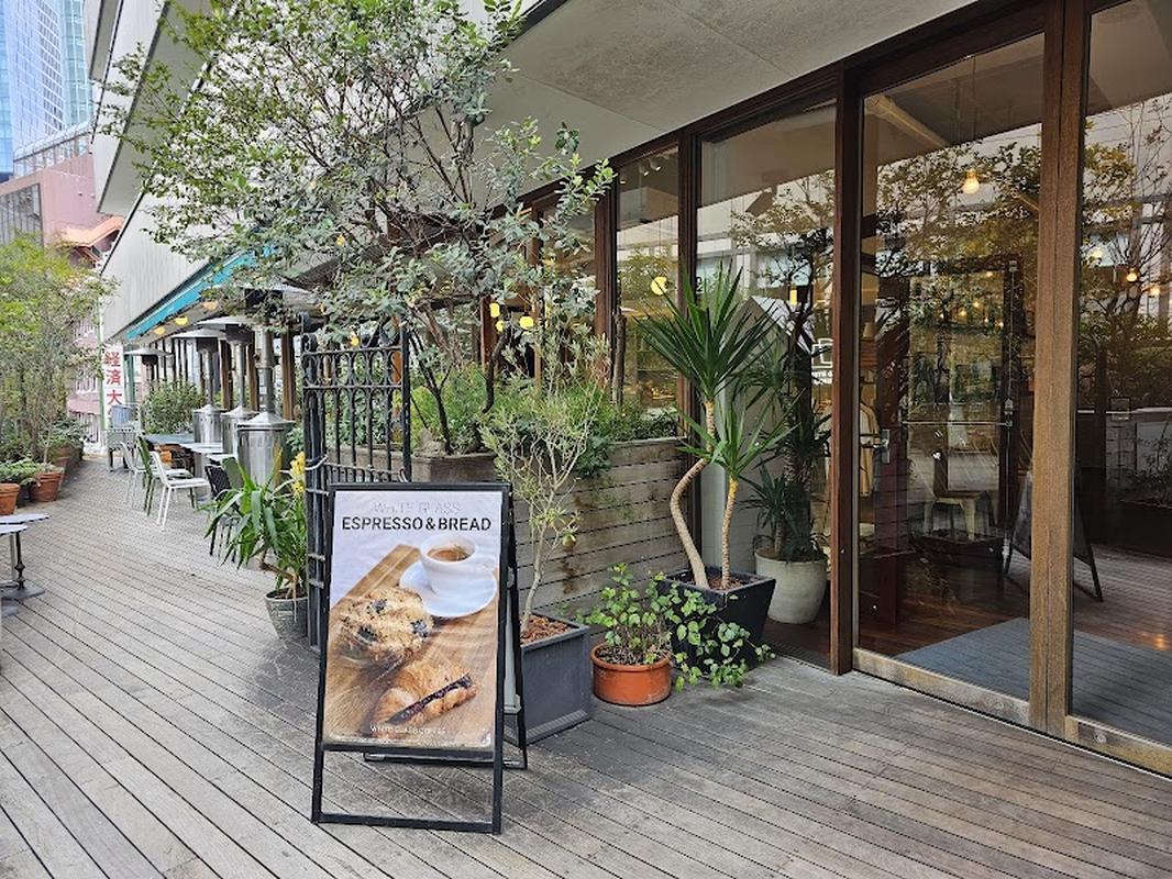 시부야 화이트 글라스 커피 사진