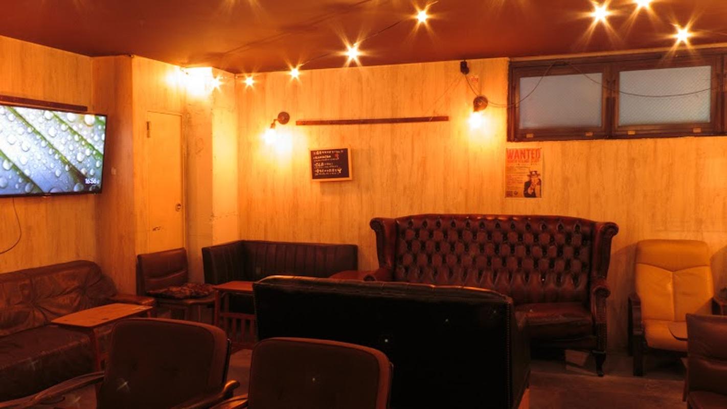 현지 느낌의 도쿄 시샤 카페 바 노스 빌리지