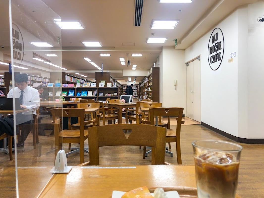 로컬 추천 매장 엠제이 북 카페