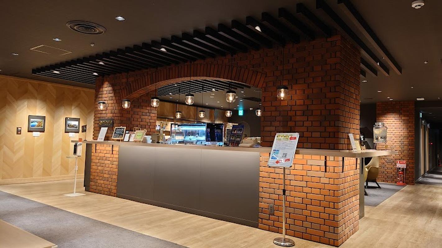 핫플로 유명한 하치노헤시장 라우지 미나토