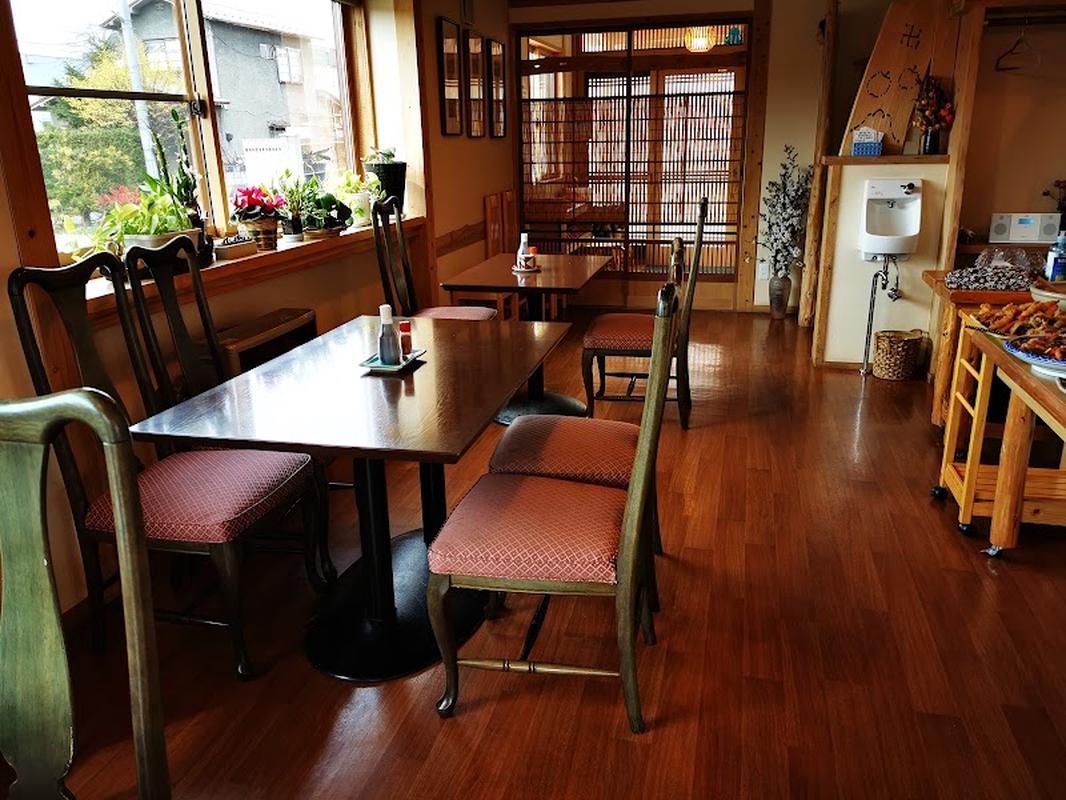 핫플로 유명한 아오모리 사쿠라야