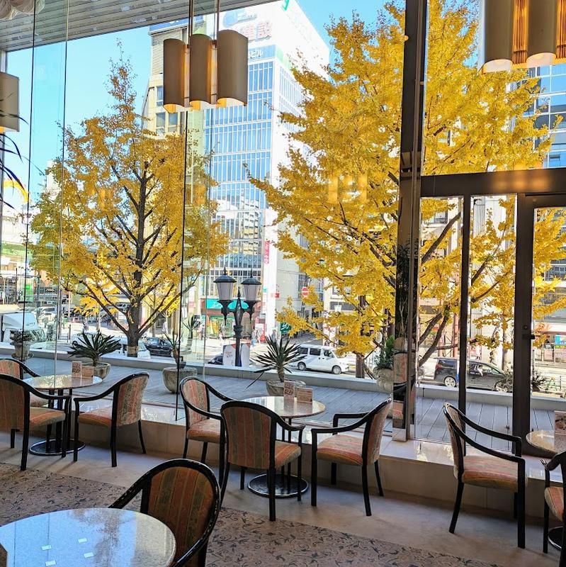 현지 느낌의 오사카 카페 드 라 페