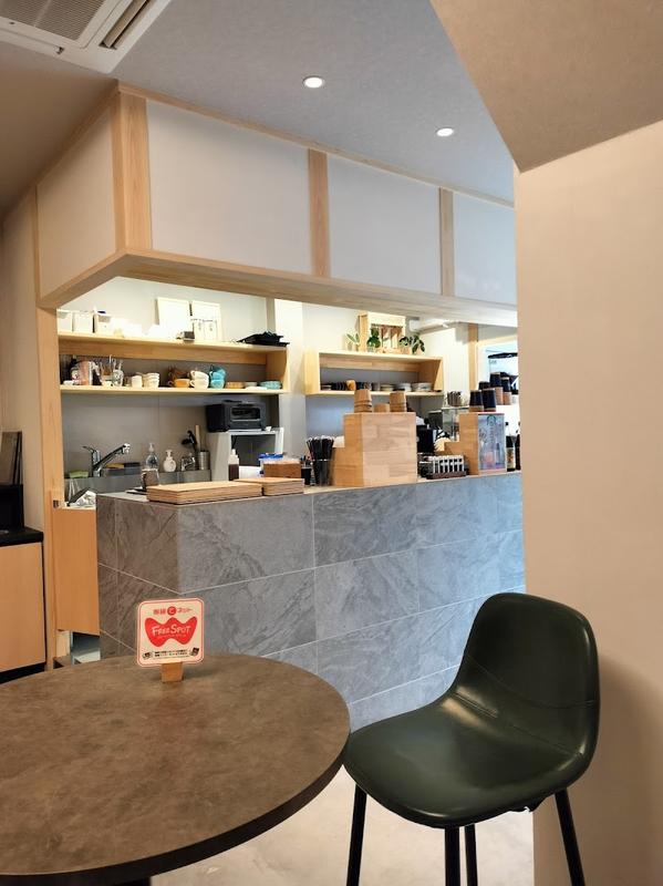 감성적인 스미요시타이샤 몬젠카페