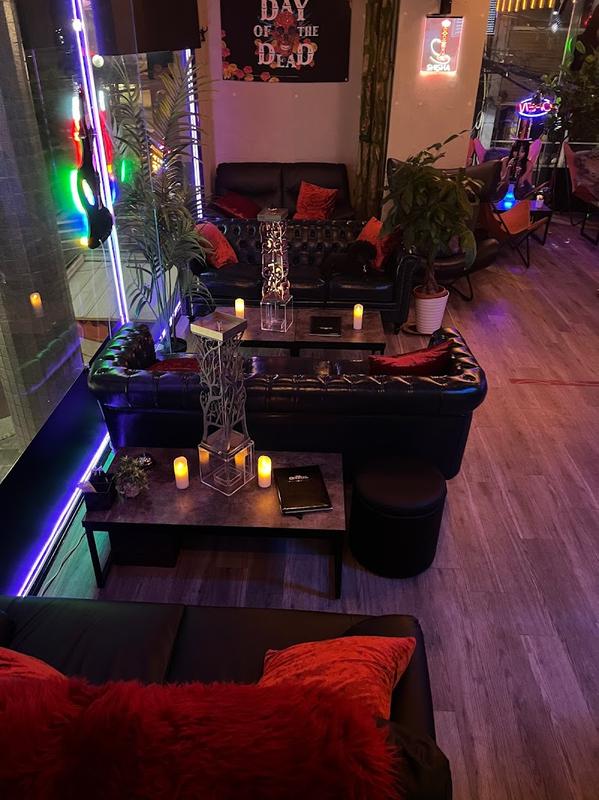 여행객 필수 오사카 크리스탈 헤드 시샤 카페 바