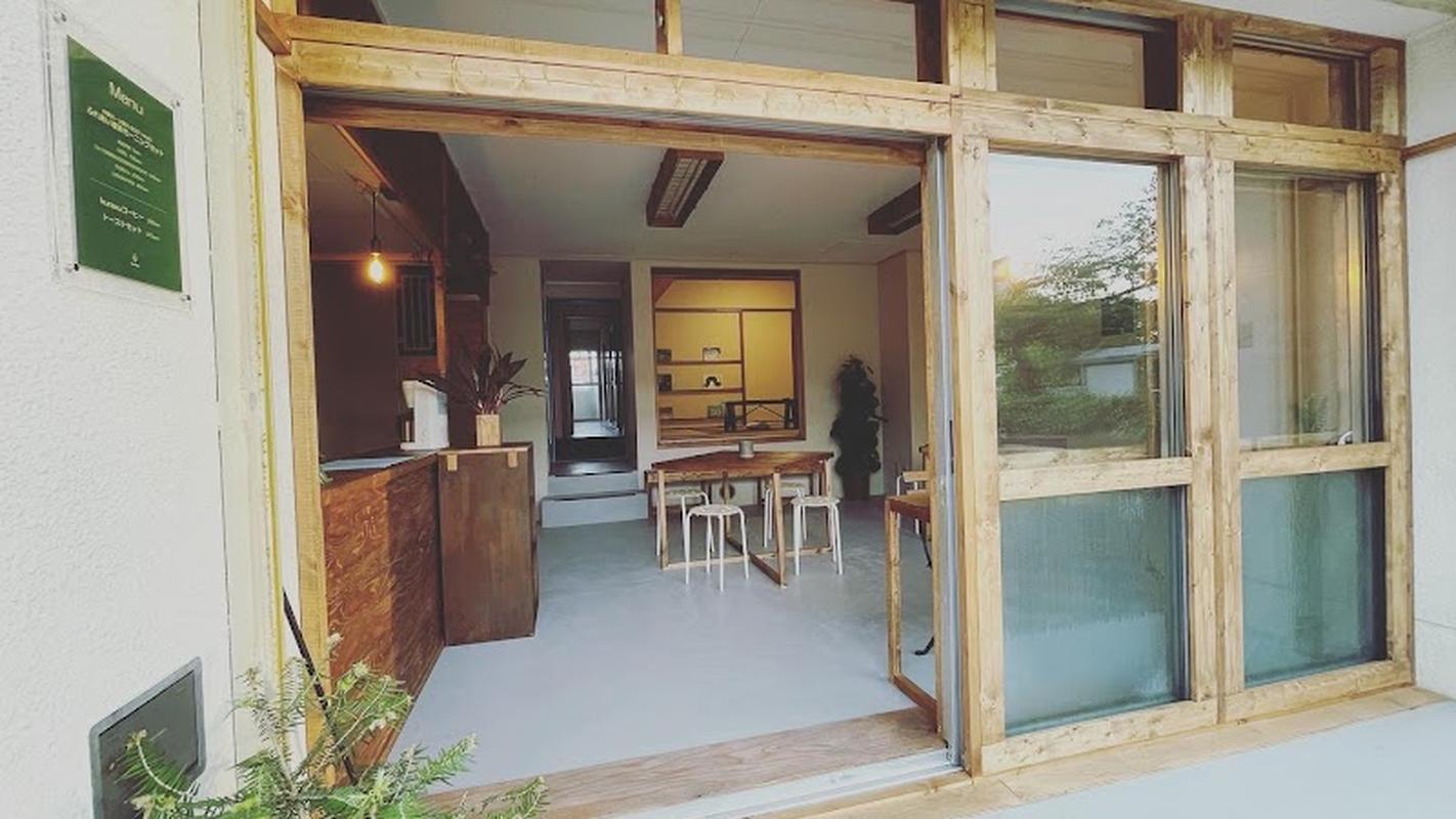 현지 느낌의 이마미야 카페앤살롱 쿠라스