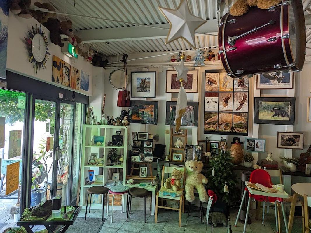 트렌디한 매장 쿠마 카페