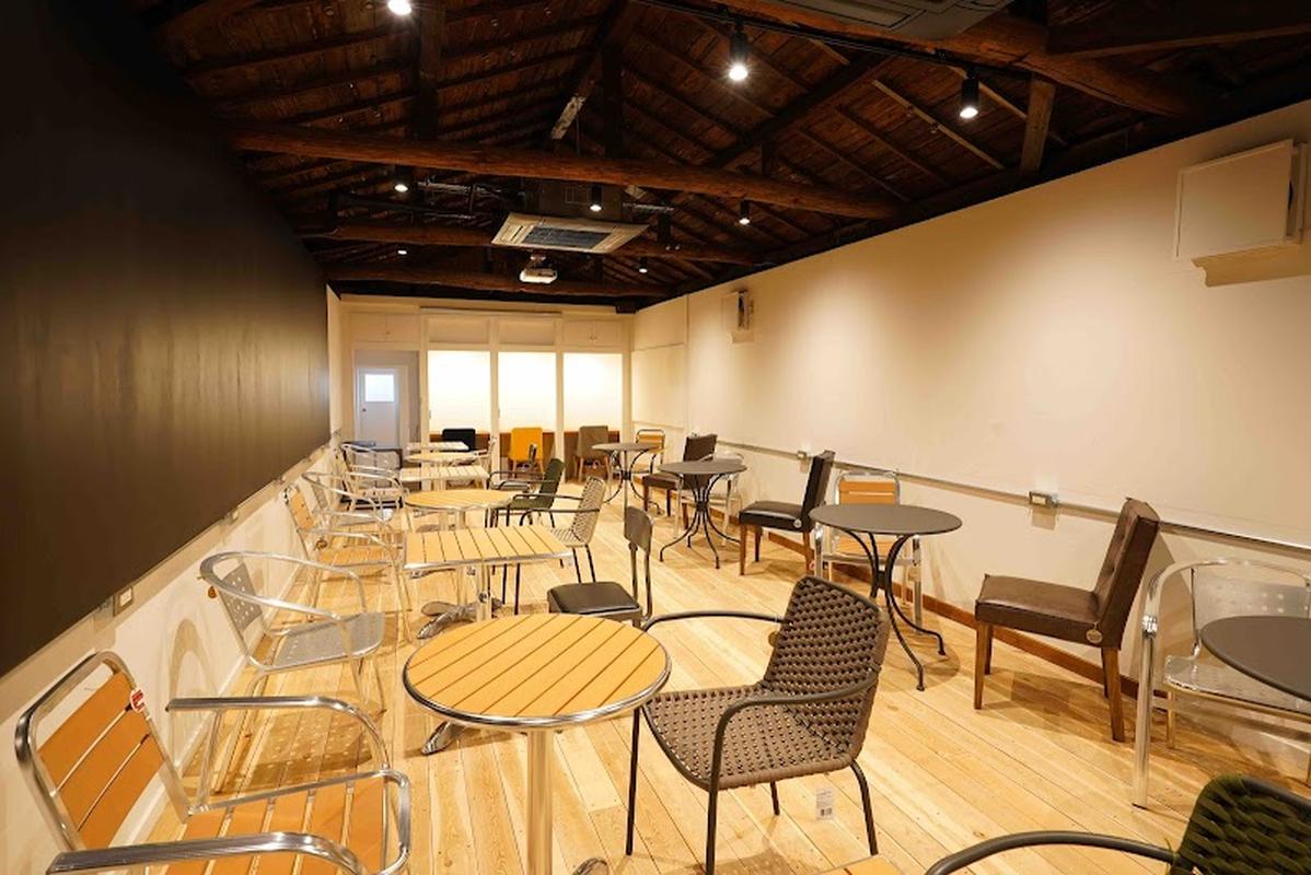 핫플로 유명한 매장 파워 플러그 카페 혼마치