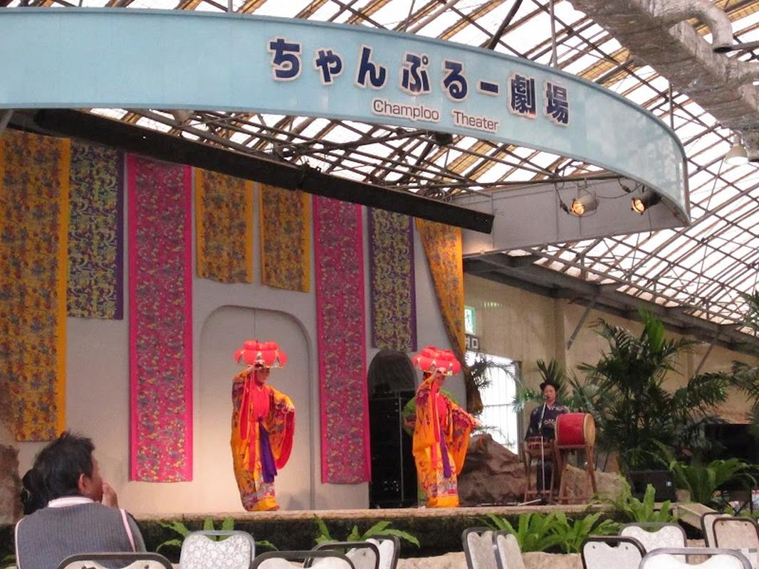 현지 느낌의 오키나와 식당과 정식