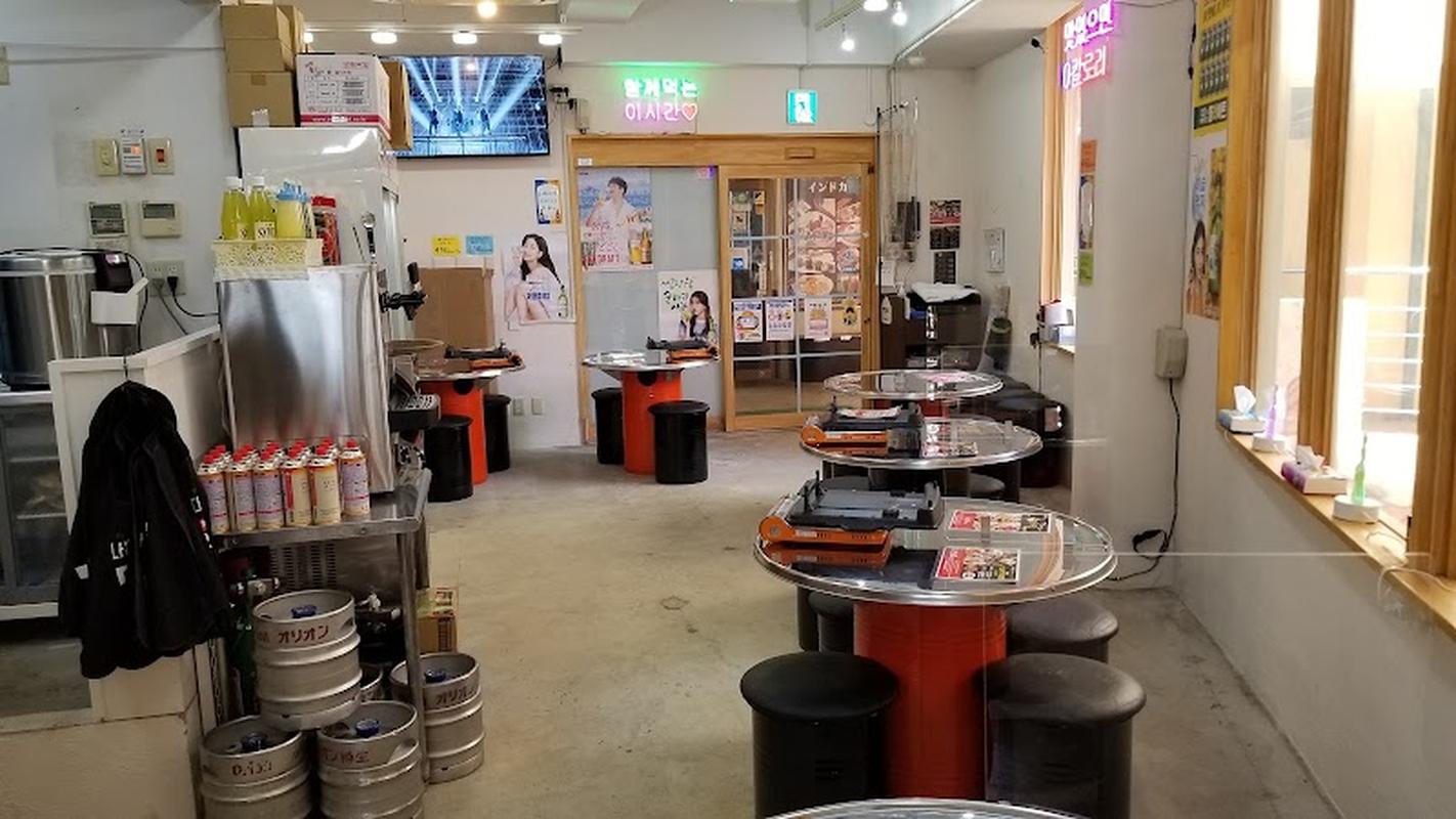 현지 느낌의 오키나와 코리안 키친