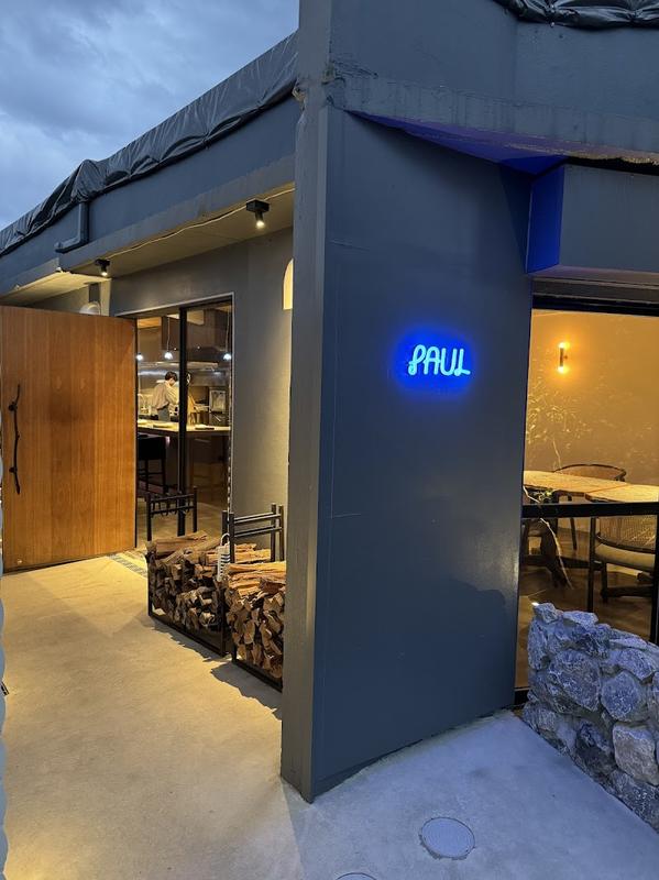 사진 찍기 좋은 매장 폴