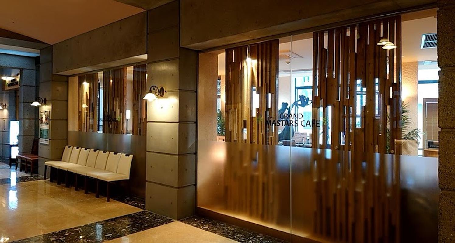 인스타 감성의 모모치해변 그랜드 마스터스 카페