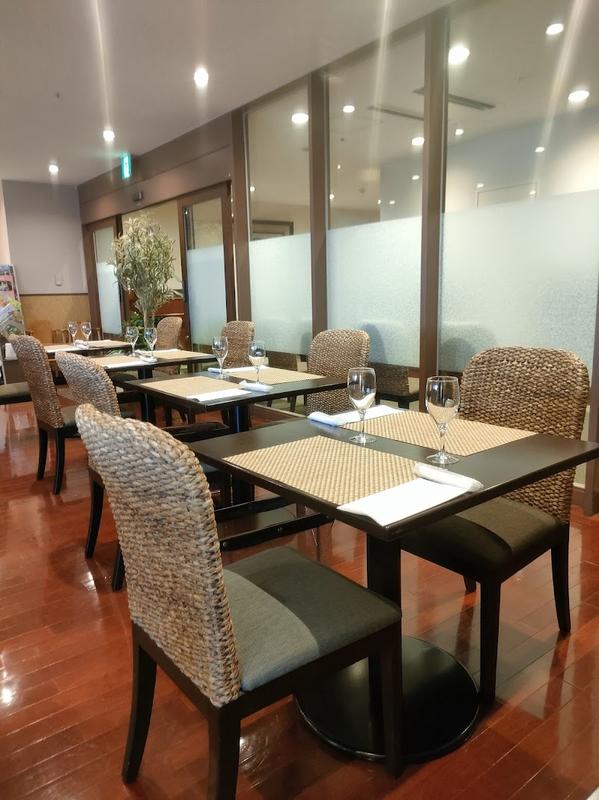 여행객 필수 모모치해변 레스토랑 오브